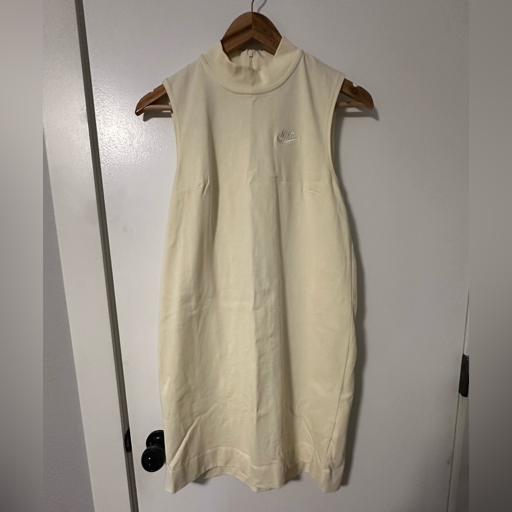 Nike Mock Neck Shift Style Golf Dress Light Yellow